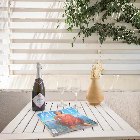 Hotel Anerousses Adamantas (Milos)