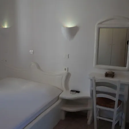 Anerousses 3* Adamantas (Milos)