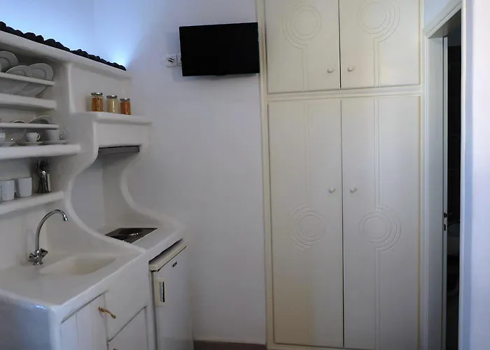 Anerousses Hotel Adamantas (Milos)