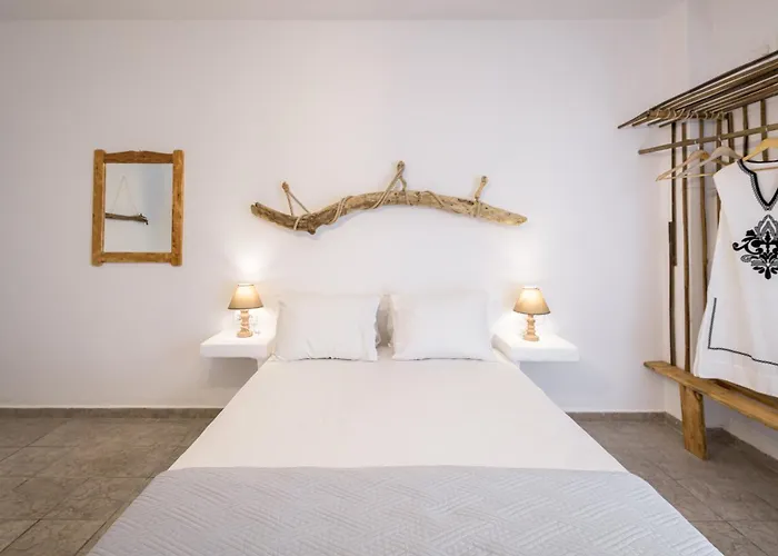 Anerousses 3* Adamantas (Milos)