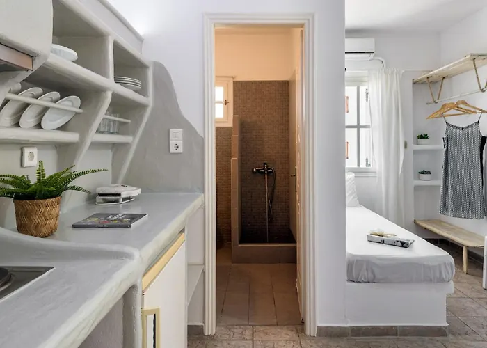 Anerousses 3* Adamantas (Milos)