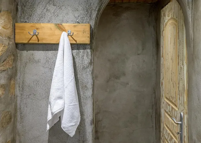 Anerousses 3* Adamantas (Milos)