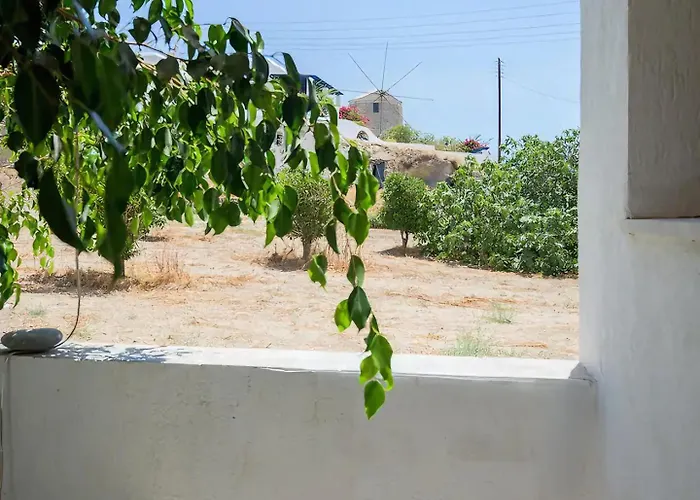 Anerousses 3* Adamantas (Milos)