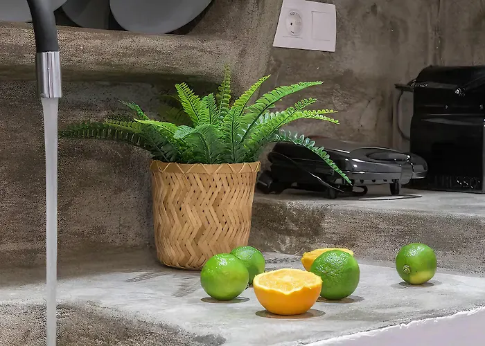 Anerousses Adamantas (Milos)