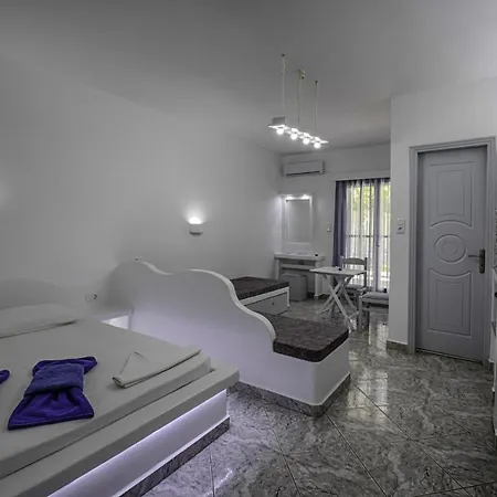 Hotell Anerousses Adamantas (Milos)