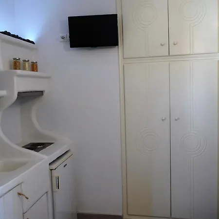 Anerousses Отель Адамас