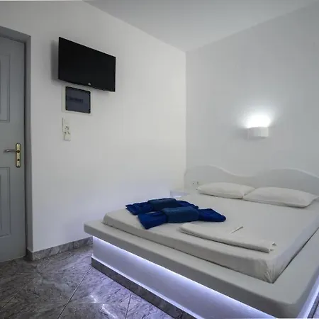 Anerousses Adamantas (Milos)