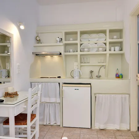 Anerousses 3* Adamantas (Milos)