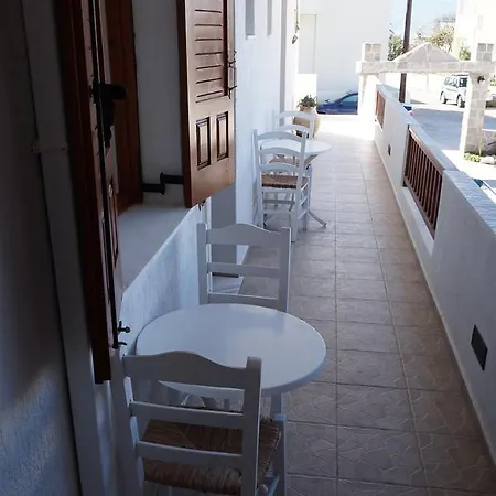 Anerousses 3* Adamantas (Milos)