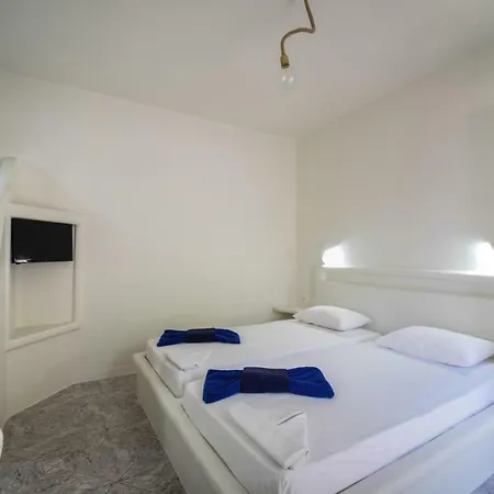 Anerousses Hotell Adamantas (Milos)