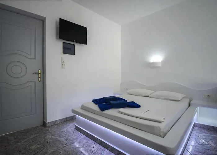 Anerousses Adamantas (Milos)