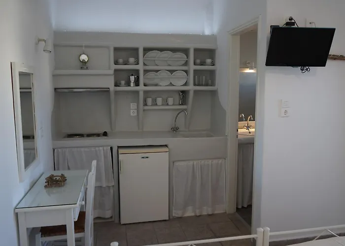 Anerousses Adamantas (Milos)